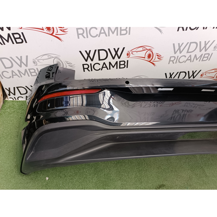 5H6807421F PARAURTI POSTERIORE POST NERO VW GOLF 8 8.5 ANNO 2025 CON FORI PER SENSORI