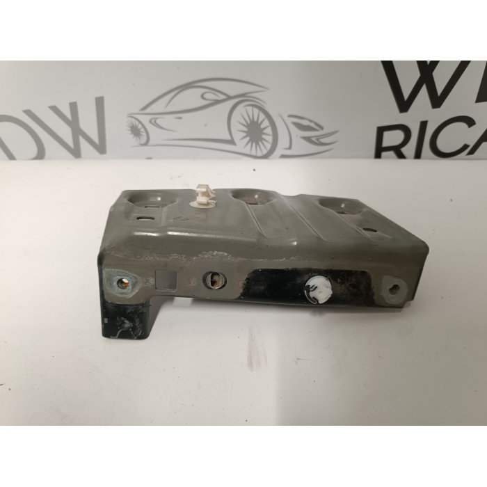 641343398R SUPPORTO STAFFA PARAFANGO ANTERIORE DESTRO RENAULT CAPTUR 2019-2025 