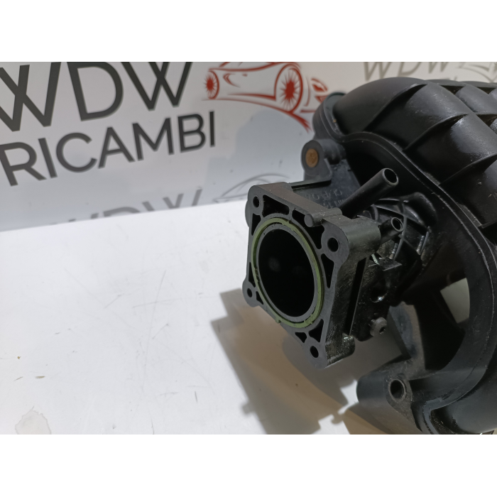 MN143823 COLLETTORE ASPIRAZIONE MOTORE MITSUBISHI COLT 1.5 \ 1.3 BENZINA