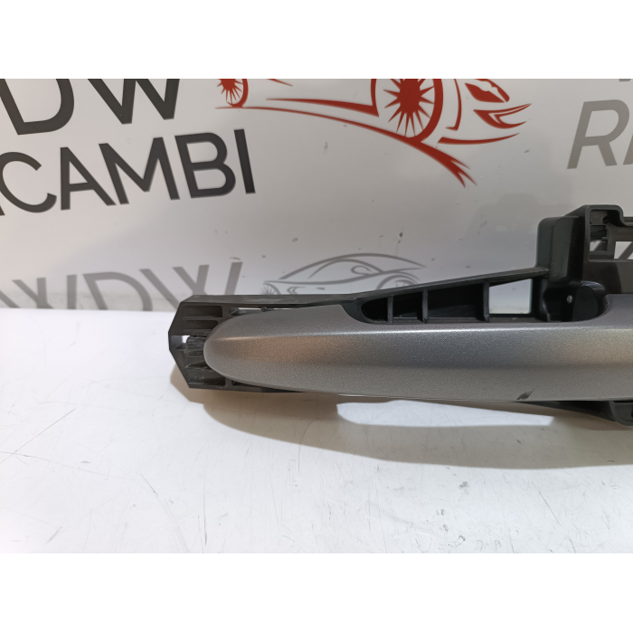 MANIGLIA ESTERNA PORTA ANTERIORE SINISTRO FIAT 500L (DAL 2012 IN POI >) GRIGIA