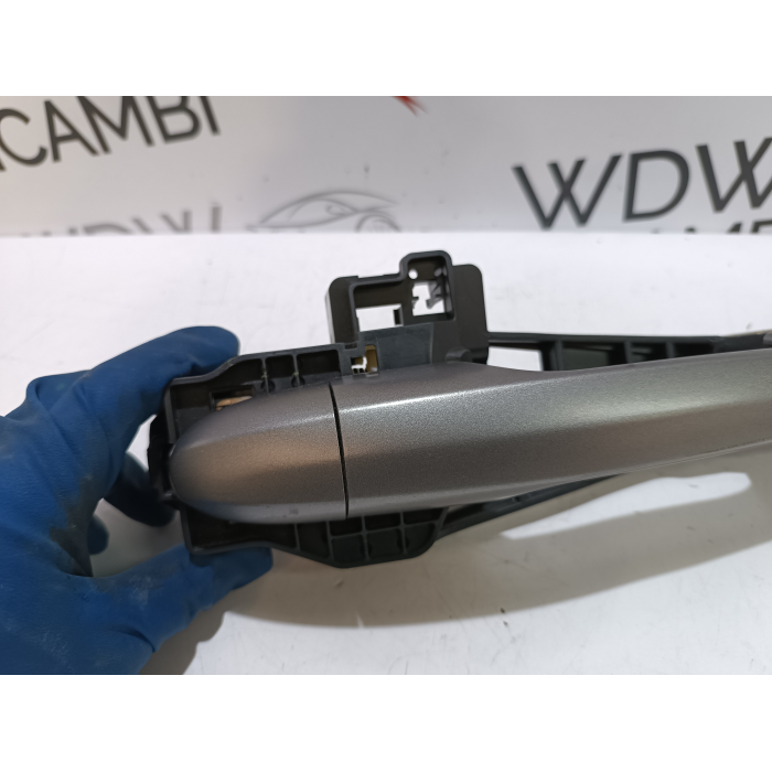 MANIGLIA ESTERNA PORTA ANTERIORE DESTRO FIAT 500L (DAL 2012 IN POI >) GRIGIA
