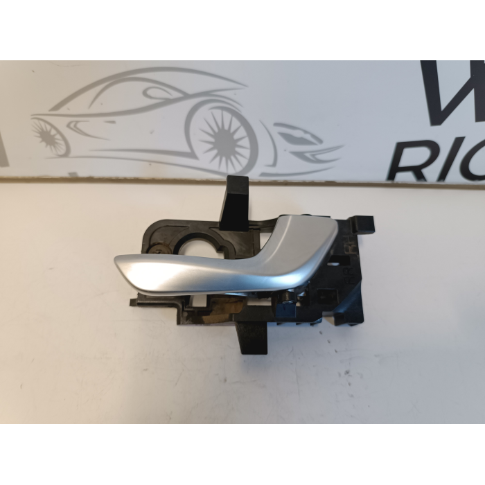 83623-H8500 MANIGLIA INTERNA APRI PORTA POSTERIORE DESTRA KIA RIO (YB) 2017-2023