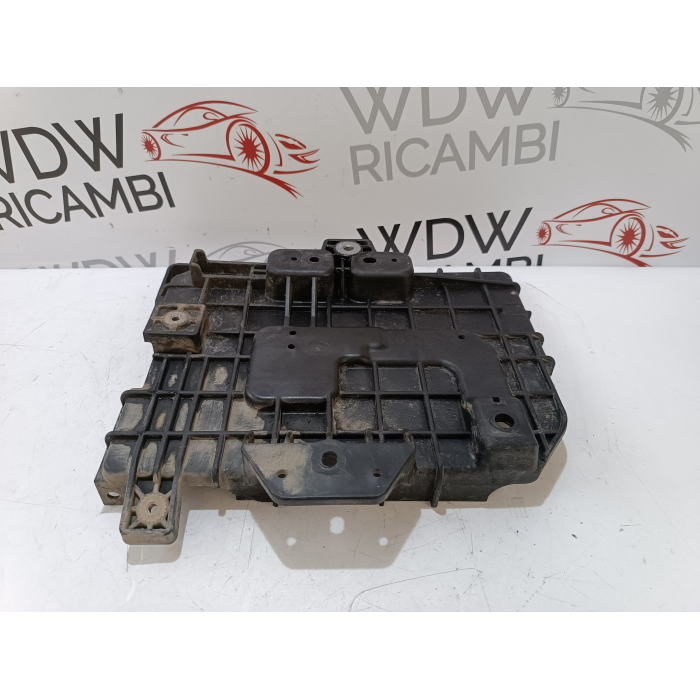 37150-1W500 BASE SUPPORTO BATTERIA KIA RIO (UB) 1.1 CRDI (2011\2017)