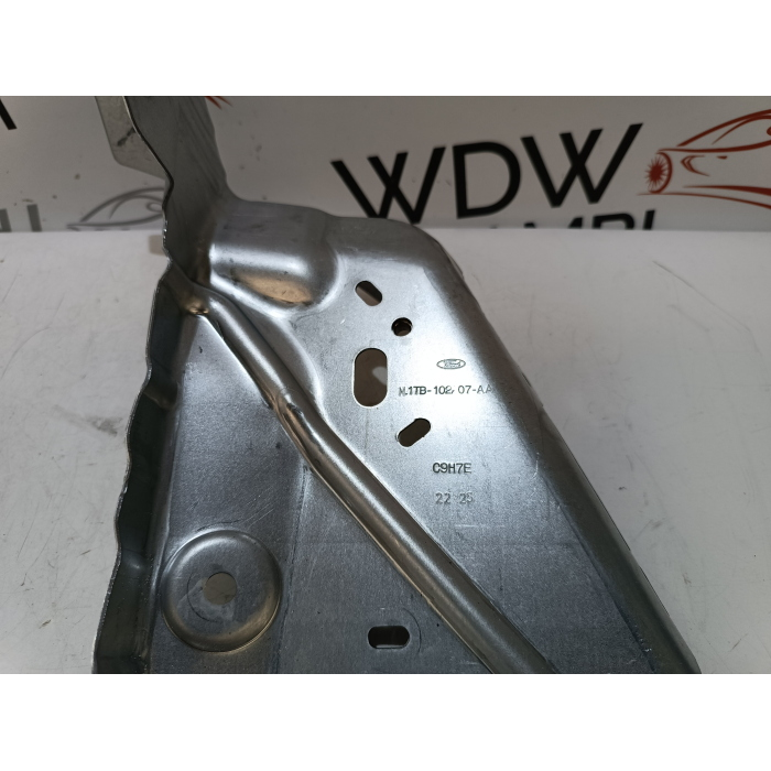 M1TB-16D268-AB STAFFA PARAFANGO ANTERIORE SINISTRO FORD PUMA ST-LINE (2019\2024)