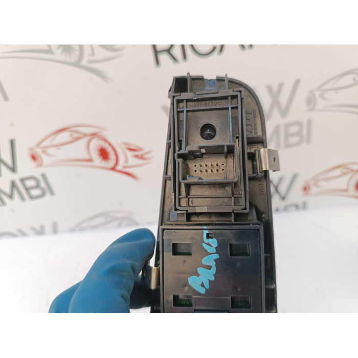 735434462 PULSANTIERA ALZACRISTALLI ANTERIORE SINISTRO FIAT BRAVO 1.4 (2007\2014)