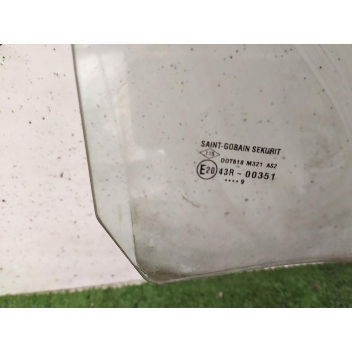 VETRO SCENDENTE PORTA POSTERIORE DESTRO DX DACIA SANDERO 2009 (1 SERIE)