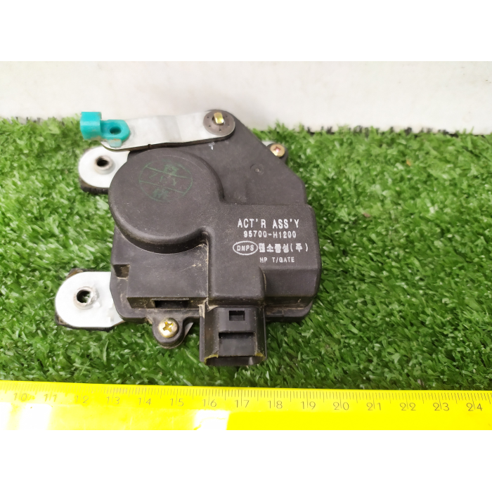 95700-H1200 MOTORINO ATTUATORE SERRATURA PORTELLONE HYUNDAI TERRACAN 2.9 CRDI