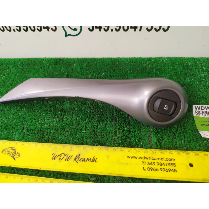 8200297165 PULSANTE PULSANTIERA ALZAVETRO ANTERIORE DESTRO DX RENAULT SCENIC MEGANE SW 1.5 (2002\2010) 2007