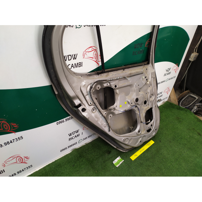 PORTA PORTIERA SPORTELLO LATO POSTERIORE SINISTRO SX TOYOTA YARIS (XP10) 1.0 (1999\2005) 1999