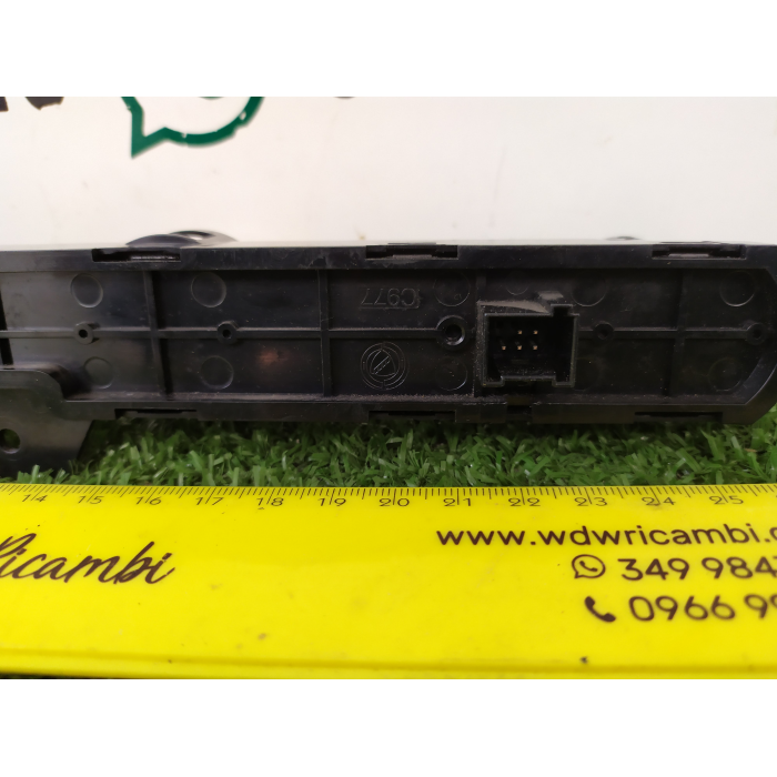 735451108 PULSANTE PULSANTIERA CENTRALE LUCE DI EMERGENZA FIAT 500 (312) 1.3 RESTYLING 2015