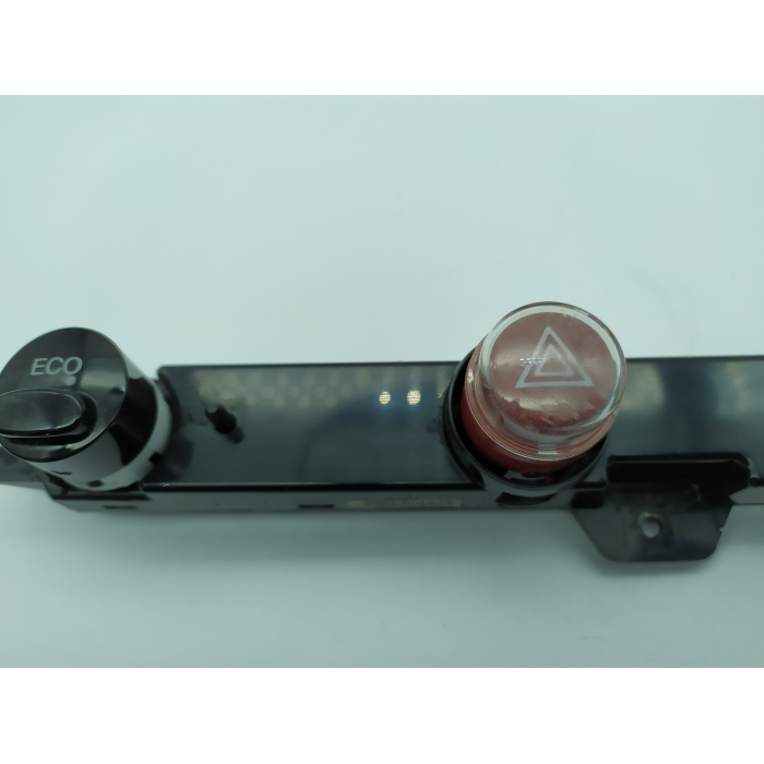 735527545 PULSANTE PULSANTIERA CENTRALE LUCE DI EMERGENZA USATO FIAT 500 1.3 (DAL 2007 IN POI >) 2009