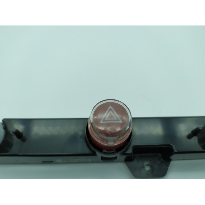 735527545 PULSANTE PULSANTIERA CENTRALE LUCE DI EMERGENZA USATO FIAT 500 1.3 (DAL 2007 IN POI >) 2009