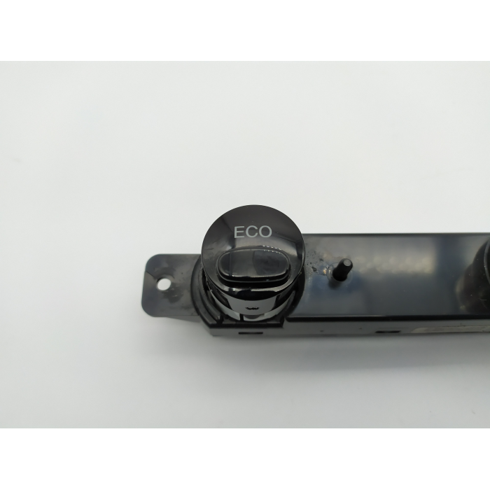 735527545 PULSANTE PULSANTIERA CENTRALE LUCE DI EMERGENZA USATO FIAT 500 1.3 (DAL 2007 IN POI >) 2009
