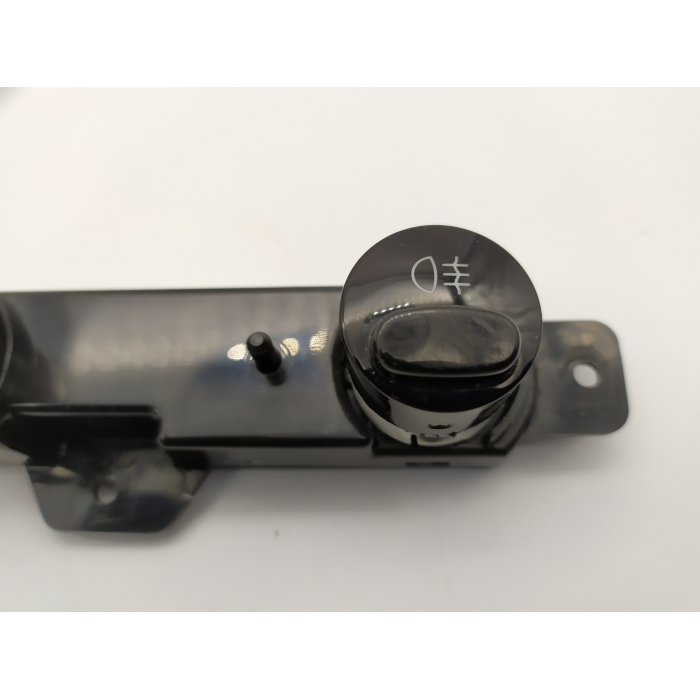 735527545 PULSANTE PULSANTIERA CENTRALE LUCE DI EMERGENZA USATO FIAT 500 1.3 (DAL 2007 IN POI >) 2009
