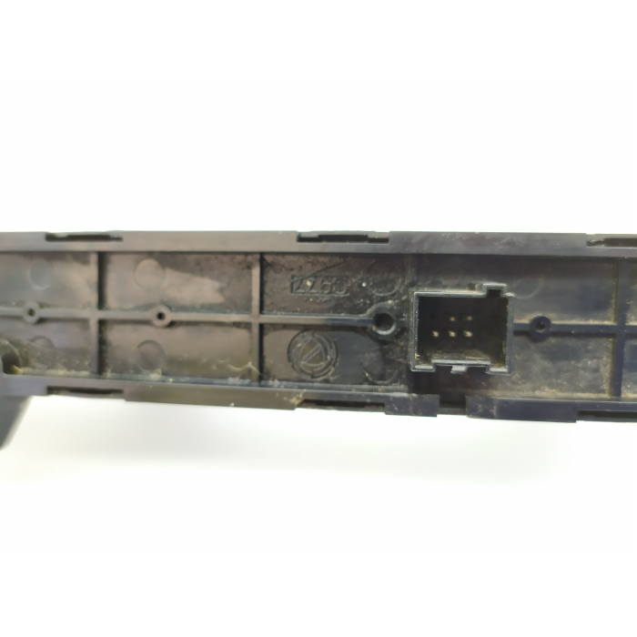 735527545 PULSANTE PULSANTIERA CENTRALE LUCE DI EMERGENZA USATO FIAT 500 1.3 (DAL 2007 IN POI >) 2009