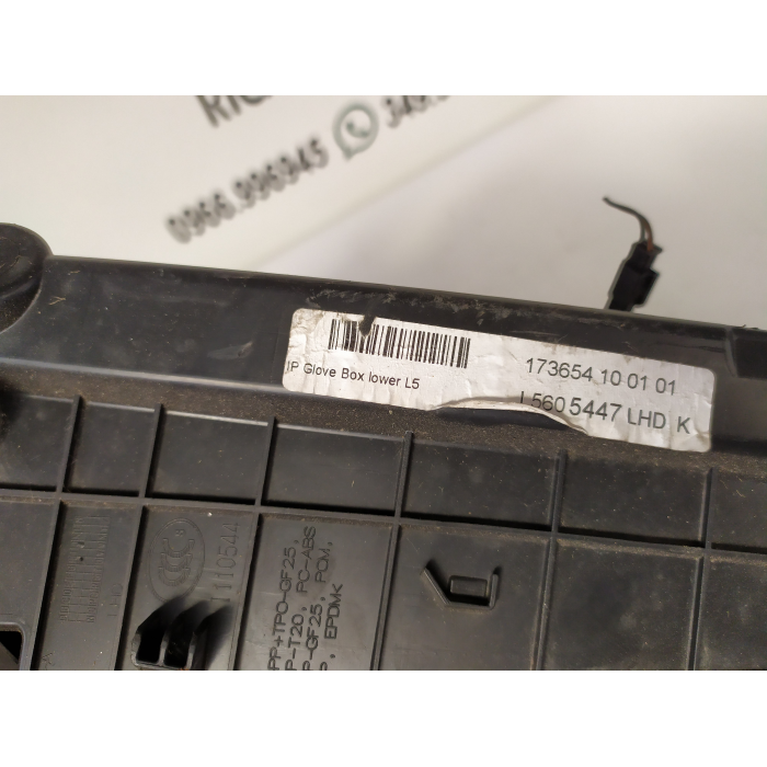 J8A2-060K63-A CASSETTO VANO PORTAOGGETTI USATO LAND ROVER RANGE ROVER VELAR DAL 2017 IN POI >