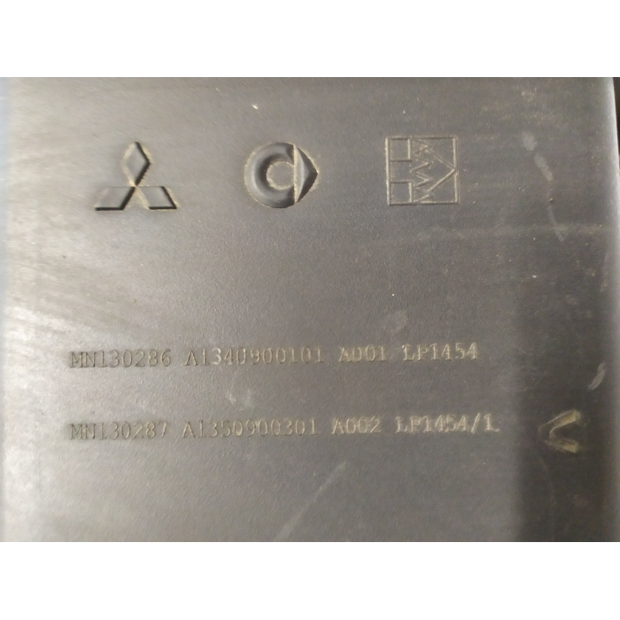mn130286 FILTRO ARIA SCATOLA FILTRO AIRBOX MITSUBISHI COLT Z30 1.1 (2004\2012) SMART FORFOUR 