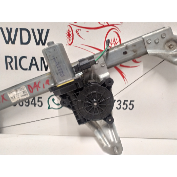 m13616-c00 MOTORINO ALZAVETRO POSTERIORE POST DESTRO DACIA SANDERO 2012-2020 2° SERIE 