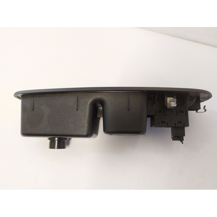735521260 PULSANTE PULSANTIERA ANTERIORE DESTRO DX ALZAVETRO FIAT 500L 2012 > 735550190 