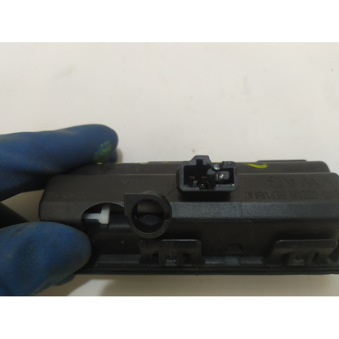 6V0827566 PULSANTE APERTURA PORTELLONE POSTERIORE POST USATO AUDI Q2 (GA) (DAL 2016 IN POI >) 