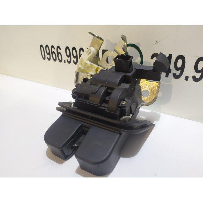 8P4827520B SERRATURA CHIUSURA PORTELLONE POSTERIORE POST USATO AUDI A3 8P 1.9 (2008 / 2013) 2009 