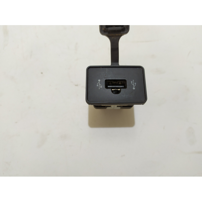 735429751 ATTACCO PRESA PORTA USB USATO FIAT GRANDE PUNTO 1.3 75CV (2005\2011) 2007