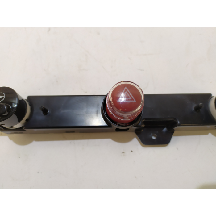 PULSANTE PULSANTIERA CENTRALE LUCE DI EMERGENZA USATO FIAT 500 (312) 1.3 RESTYLING 2017