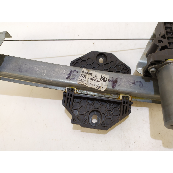 827211031R ALZAVETRO ELETTRICO PORTA POSTERIORE SINISTRO SX USATO DACIA SANDERO 1.0 (2012\2020) 