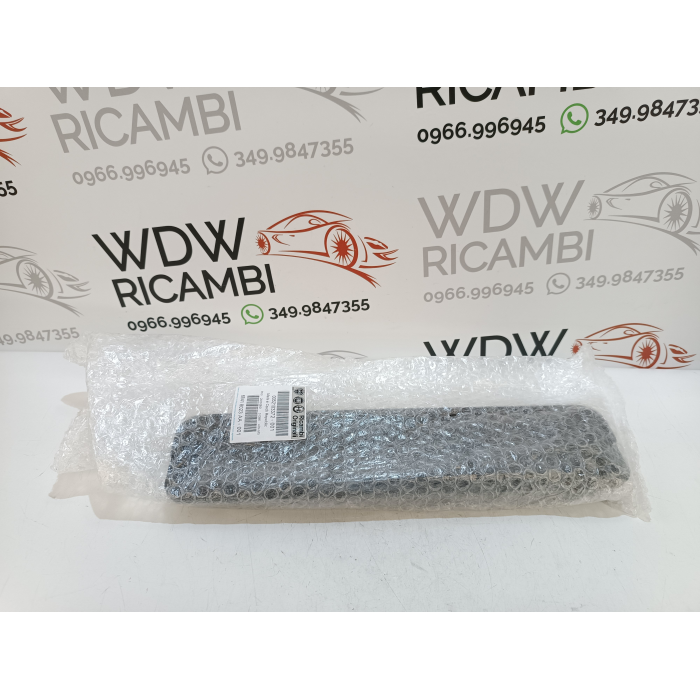 68418023AA GRIGLIA SFIATO PRESSIONE ARIA PORTELLONE POSTERIORE POST NUOVO JEEP RENEGADE (BU) (DAL 2014 IN POI >)