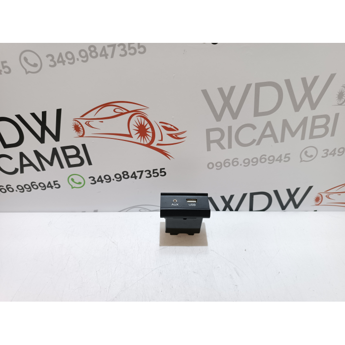 96120-H8000 ATTACCO LETTORE AUX USB USATO KIA RIO (YB) 1.2 (DAL 2017 IN POI >)