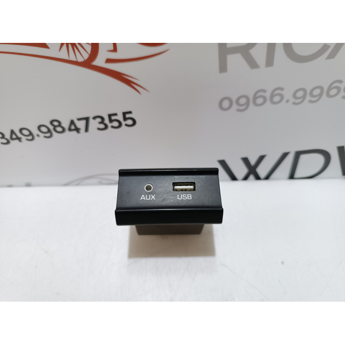 96120-H8000 ATTACCO LETTORE AUX USB USATO KIA RIO (YB) 1.2 (DAL 2017 IN POI >)
