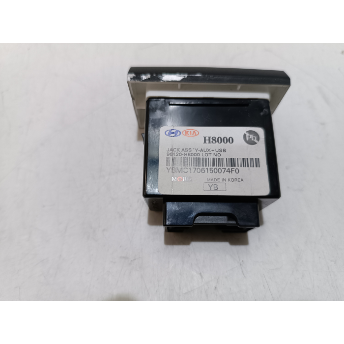 96120-H8000 ATTACCO LETTORE AUX USB USATO KIA RIO (YB) 1.2 (DAL 2017 IN POI >)