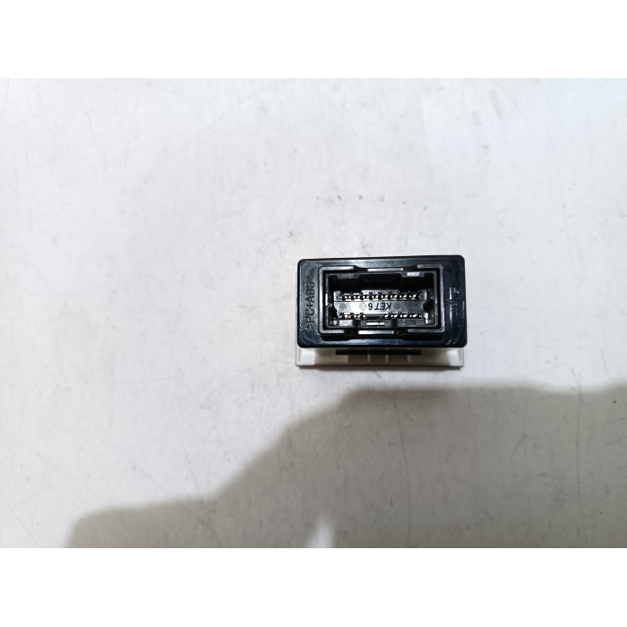 96120-H8000 ATTACCO LETTORE AUX USB USATO KIA RIO (YB) 1.2 (DAL 2017 IN POI >)
