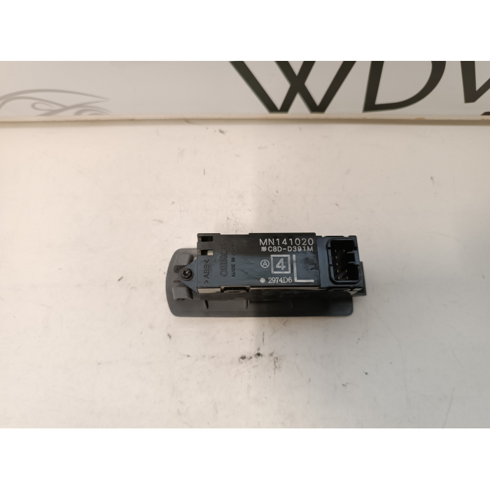 MN141020 PULSANTE INTERRUTTORE ALZAVETRO VETRO POSTERIORE SINISTRO MITSUBISHI COLT 2004-2012