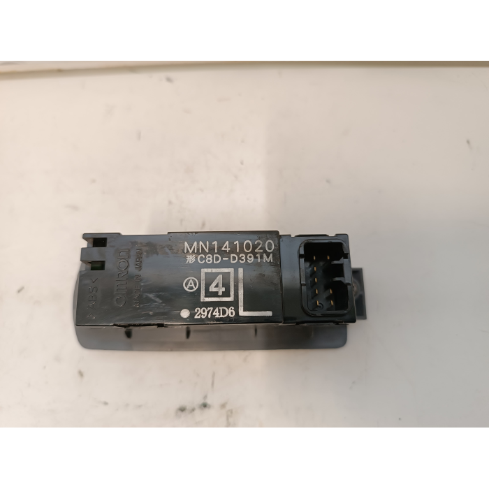 MN141020 PULSANTE INTERRUTTORE ALZAVETRO VETRO POSTERIORE SINISTRO MITSUBISHI COLT 2004-2012