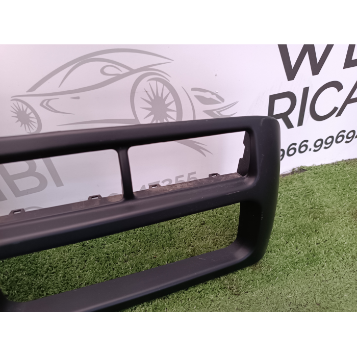 MR117508 MASCHERINA RIVESTIMENTO CONTACHILOMETRI NERO USATO MITSUBISHI L200 2° SERIE (1986\1996)