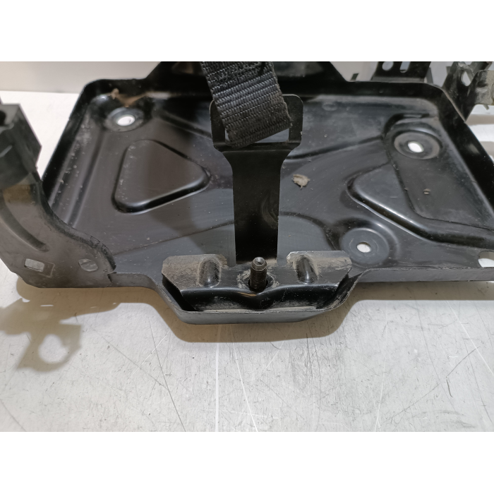 STAFFA SUPPORTO FISSAGGIO BATTERIA FIAT 500L 1.6 MTJ (DAL 2012 IN POI >) 