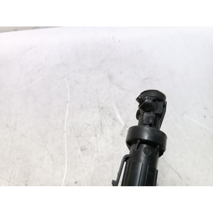 A1768600147 UGELLO MOTORINO LAVAFARI ANTERIORE MERCEDES CLASSE GLA (X156) (DAL 2013 >) 