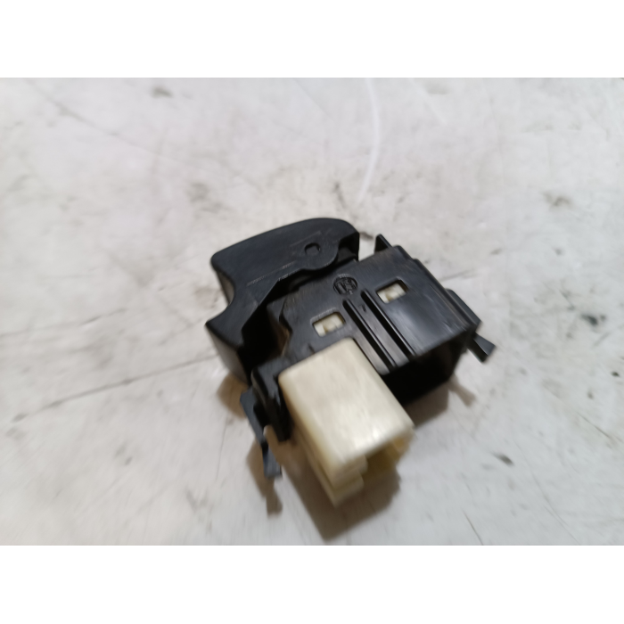 PULSANTE ALZAVETRO PORTA ANTERIORE DESTRO TOYOTA YARIS (XP10) 1° (1999\2005)