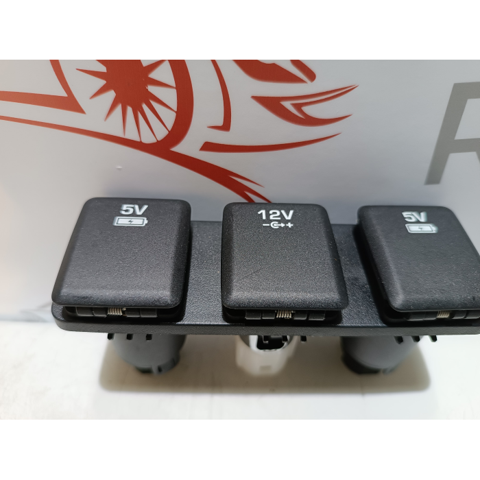 FK72-045B49-BC ATTACCO PRESA RICARICA 12V 5V LAND ROVER DISCOVERY SPORT 2.0 TD4 (2014\2018)
