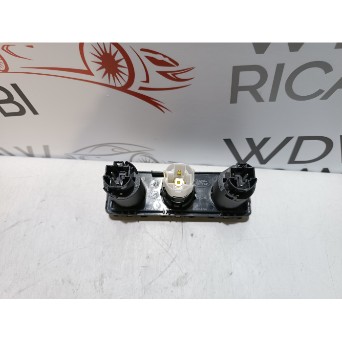 FK72-045B49-BC ATTACCO PRESA RICARICA 12V 5V LAND ROVER DISCOVERY SPORT 2.0 TD4 (2014\2018)