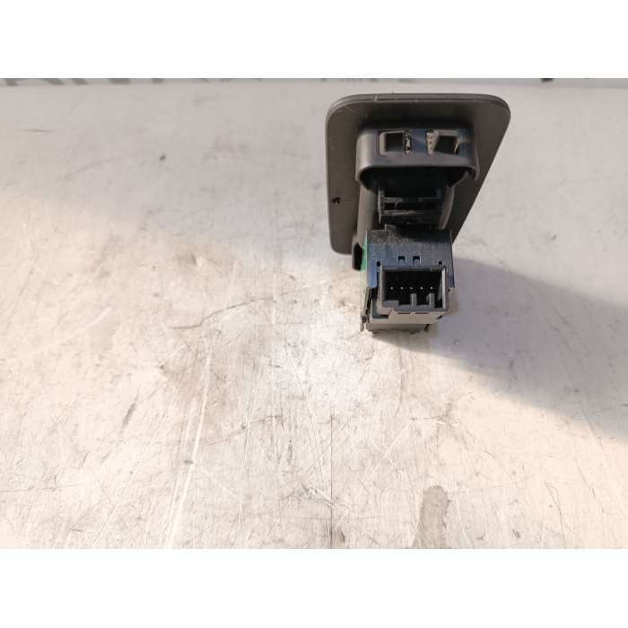 FK72-274C02 PULSANTE ALZAVETRO POSTERIORE SINISTRO LAND ROVER DISCOVERY SPORT 2.0 TD4 (2014\2018)