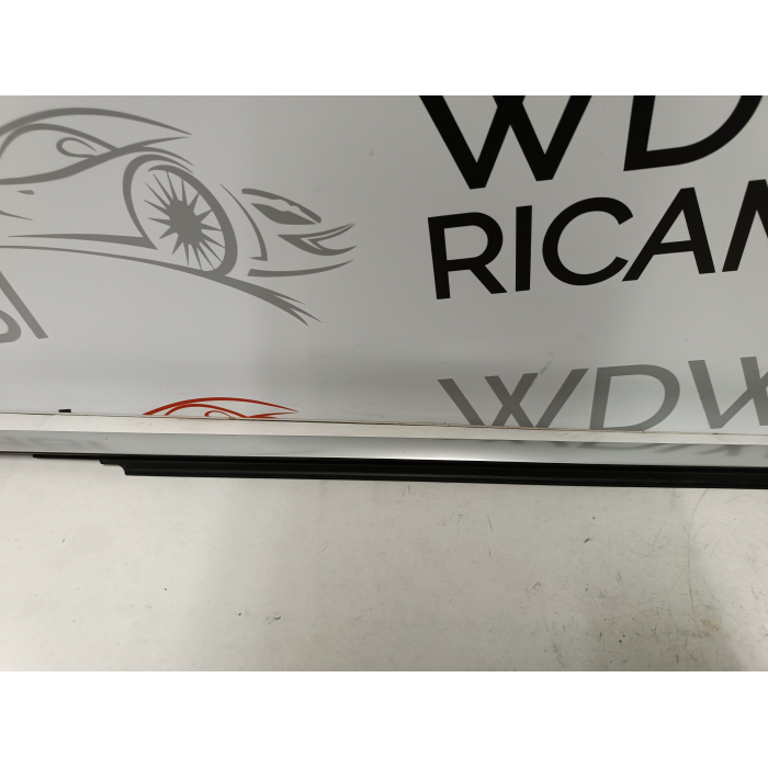 83A837476 RASCHIAVETRO CROMATURA PORTA ANTERIORE DESTRA DX AUDI Q3 2019 IN POI 