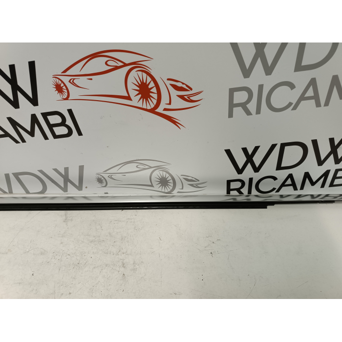 83A837476 RASCHIAVETRO CROMATURA PORTA ANTERIORE DESTRA DX AUDI Q3 2019 IN POI 