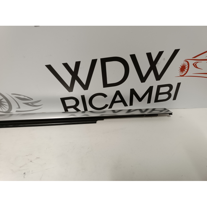 83A837476 RASCHIAVETRO CROMATURA PORTA ANTERIORE DESTRA DX AUDI Q3 2019 IN POI 