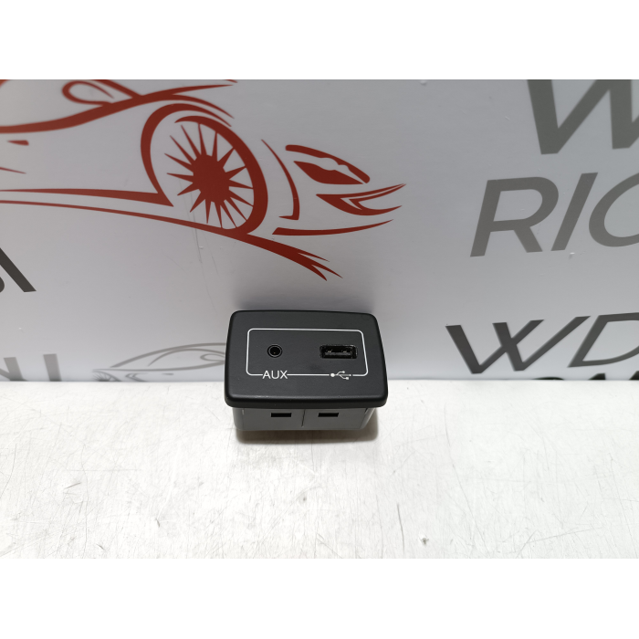 7356272650 ENTRATA ATTACCO AUX USB FIAT 500L 1.3 MTJ (DAL 2012 IN POI >)