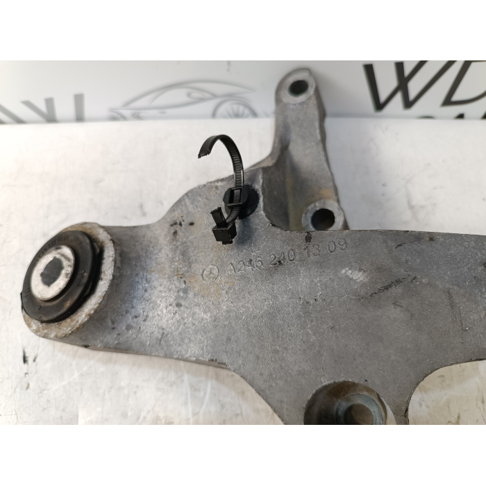 A2462401309 SUPPORTO MOTORE USATO MERCEDES CLASSE A W176 1.5 CDI (2012\2015)