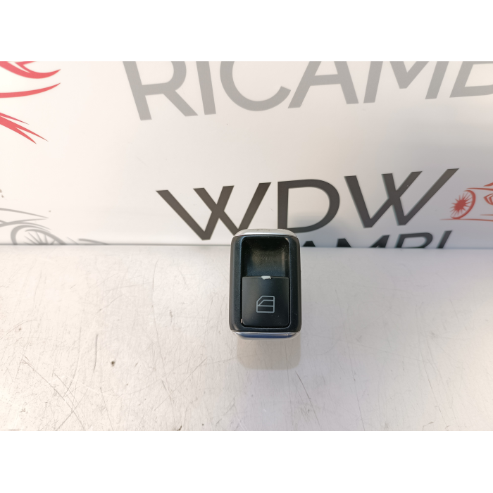 A2049058102 PULSANTE ALZAVETRO POSTERIORE SINISTRO MERCEDES CLASSE A W176 1.5 CDI (2012\2015)