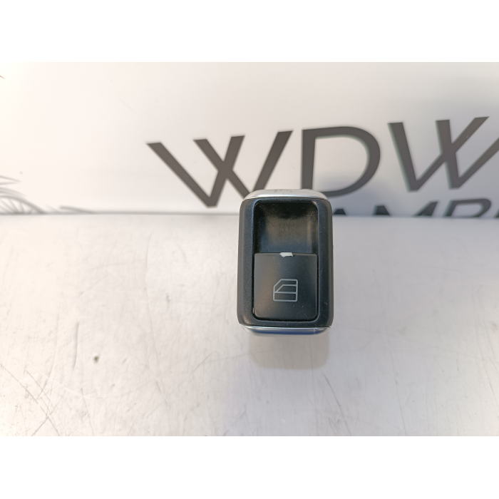 A2049058102 PULSANTE ALZAVETRO POSTERIORE SINISTRO MERCEDES CLASSE A W176 1.5 CDI (2012\2015)