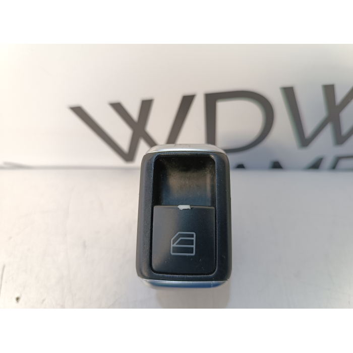 A2049058102 PULSANTE ALZAVETRO POSTERIORE SINISTRO MERCEDES CLASSE A W176 1.5 CDI (2012\2015)